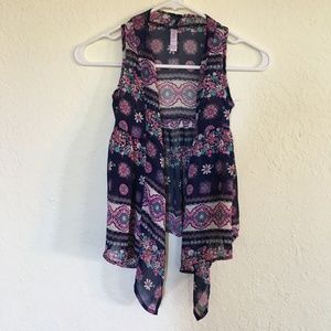Xhilaration girl's floral vest. Size XS (4-5)